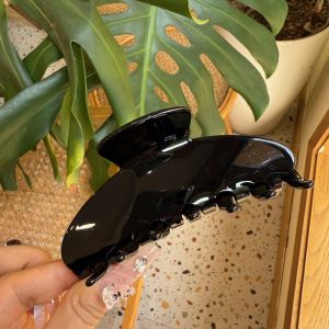 YHDFX คลิปหนีบผม กิ๊ฟแปรงผมอาซีเตทสด คลิปปลาฉลาม เจลลลี คลิปฉลามสีทึบ หวานหวานแหววว ชุดคลุมศีรษะ กิ๊บติดผมรูปดอกไม้ สาวๆ