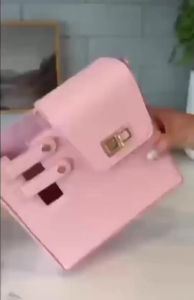 (Ac) กระเป๋าถ้วยน้ำขวดเครื่องดื่มกลางแจ้งแบบพกพาขายดีกระเป๋าอเนกประสงค์สีชมพูแก้วกันร้อนขนาดใหญ่กระเป๋าถ้วยน้ำพาดลำตัวสะพายไหล่เส้นเดียว