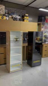 ตู้โชว์กระเป๋าเฟรม ขนาด 50x40x150 (ภายใน 5ชั้น) ความสูงแต่ละชั้นอยู่ที่ 27cm