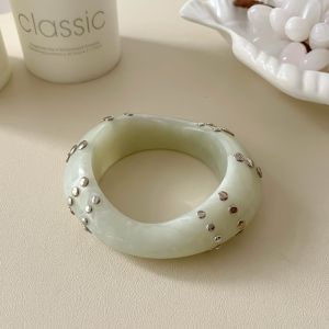 HEALMEYOU Vintage Acrylic Bangle Bohemian Resin Rivet Bracelet Unique Colorful Chunky Bangle Women