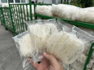 เส้นหมี่ขาวอบแห้ง ตราสิงห์ทอง(พนัสทิพย์) 4050กรัม/ก้อน #รับรองHalal #เส้นกึ่งสำเร็จรูป #เส้นหมี่อบแห้ง