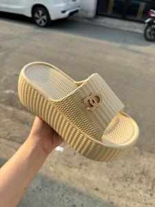 Dép Bánh Mì Nữ Đế Dày 7phân gắn Logo Chữ EVA Siêu Nhẹ Mùa Hè Thoáng Khí Màu Đen Kem B693-1🌸🎀