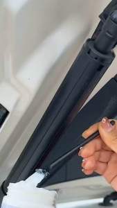 Mỡ bôi trơn giảm trấn chống rỉ sét. giảm va đập và tiếng cọt kẹt trên ô tô nặng 100 gr tặng kèm chổi quét