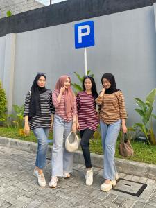 BERIA BLOUSE ATASAN WANITA SALUR OVERSIZE BODYFIT BAHAN COTTON STRIPES NYAMAN