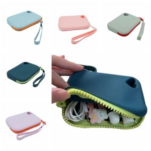 BINOCUL สีทึบทึบ กระเป๋าสตางค์ใส่เหรียญทำจากซิลิโคน สี่เหลี่ยมผืนผ้าทรงสี่เหลี่ยม พร้อมสายคล้อง กระเป๋าเก็บข้อมือแบบเกาหลี น่ารักน่ารักๆ กระเป๋าถือแบบถือ กระเป๋าลิปสติกแต่งหน้าแบบเรียบง่าย วันต่อวัน