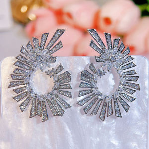 SEQUITO Classy Golden Plated Ear Jewelry Bling Cubic Zircon Symmetric Big Stud Earrings Goddess Evening Party Costume Jewellery SE964