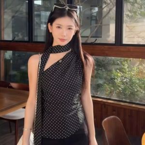 Áo Không Tay Cổ Yếm Buộc Dây Chấm Bi – Xu Hướng Thời Trang Hè Nữ Thanh Lịch