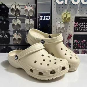 New Nurse-Style Clogs For Couples Suitable For Beach Outdoor Home And Bathroom Use Non-Slip Large Size Casual Sandals For Women