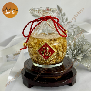 Túi vàng lá bằng thủy tinh kèm đế gỗ vật phẩm phong thủy thu hút tài lộc