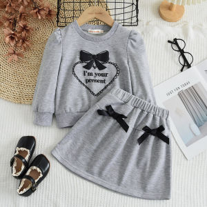 Gấu Lãnh Đạo Mùa Thu Mới Bow Sweatershirt Bộ Cho Bé Gái Mùa Xuân Ren Hàn Quốc Bow Tình Yêu Thư áo in hình + Chân Váy Ngắn Giản Dị áo tắm hai mảnh Trang Phục quần áo trẻ em Giản Dị Mặc 3 Để 7 Năm Thời Trang Outwear