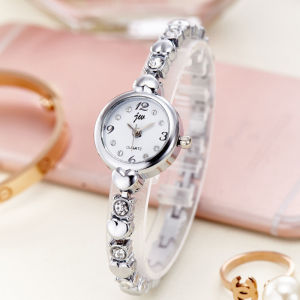 Trendy Korean-style bracelet watch for women featuring a steel band a delicate strap and a quartz movement suitable for students and elegant ladies