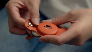 Multi-functional Pet Locator Tracking Devices 400 Feet Wide Range Dog Cat Find Device(4 x 4 x 0.9cm)