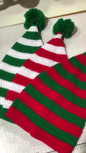 หมวกซานตาคลอสถักแบบยูนิเซ็กซ์ของขวัญปีใหม่สำหรับผู้ใหญ่หมวกซานตาคลอสหมวกซานต้าคริสต์มาสโครเชต์ลายทางหมวกสำหรับเด็กผู้ปกครอง