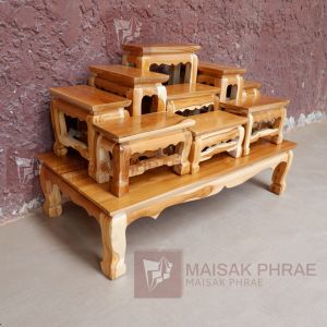 MAISAKPHRAE โต๊ะหมู่บูชาไม้สัก หมู่ 9 หน้า 4 (ทั้งชุด) สีใส ขนาด กว้าง 34 ซม. ยาว 65 ซม. สูง 43 ซม.