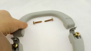 แต่งรถคู่ซ้ายขวามือจับหลังคาเสามือจับหลังคาภายใน MB769617ที่เท้าแขนเพื่อความปลอดภัยเพดานสำหรับ V31 V32 V33