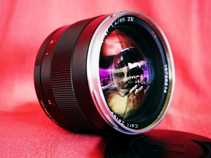 CANON EF用 Carl Zeiss Planar 85mm F1.4 ZE Carl Zeiss Planar T* 85mm F1.4 ZE Canon EF Mount Lens From