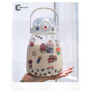 CANEL & CO kapasitas besar 1100ml botol bayi/botol air lucu/stiker gratis acak + tali bahu jinjing/Cangkir teh susu mutiaraBotol Anak Big Belly Childrens Cup Bottle + Stiker / Cangkir Air Minum Jerami Besar 1100 Ml