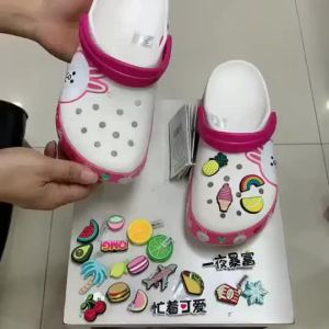 Giày cross jibbitz Họa Tiết Hoạt Hình Thắt Nơ Xinh Xắn chamr dép crocs
