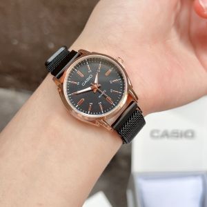 Watchhiend นาฬิกาข้อมือผู้หญิง หน้าปัดขนาด 31 มม. สายแม่เหล็ก ใส่ได้ ตามขนาดข้อมือ พร้อมกล่องกระดาษ