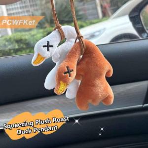 【PCWFKef】 Dễ thương phim hoạt hình quay vịt squeak Mặt dây chuyền Keychain xe mặt dây chuyền túi treo trang trí phụ kiện vui thời trang Keychain Quà Tặng
