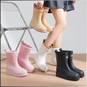 รองเท้ากลางน่อง ล้างรถ รองเท้ากันฝนผู้หญิง แฟชั่น ก้นหนา เล็กและประณีต ระบายอากาศและกันน้ำ