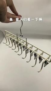 ไม้แขวนเสื้ออเนกประสงค์พร้อมตะขอ อุปกรณ์จัดเก็บเสื้อกั๊ก ไม้แขวนแบบไม่ลื่นสำหรับใช้ในบ้าน ราวแขวนผูกและชุดชั้นใน [ จัดส่งฟรี ]