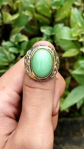 Cincin Batu Pospor Menyala Dalam Gelap