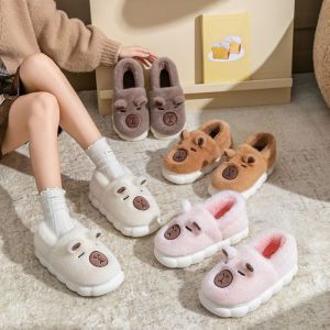MYCOLOR รองเท้ายักขนฟู รองเท้าใส่ในบ้านผู้หญิง นุ่มนวล รองเท้าแตะผ้าพลัชคาปิบารา ชุดอยู่บ้าน หนาและอบอุ่น รองเท้าผ้าฝ้ายฤดูหนาว รองเท้าบ้าน รองเท้าพื้นหนา รองเท้าแตะขนฟูการ์ตูน ผู้หญิง ผู้ชาย