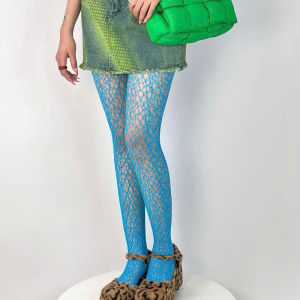 [Hot Trend 2025] Tất Mạng Nhện Với Thiết Kế Quyến Rũ Cùng Nhiều Màu Sắc Là Lựa Chọn Để Cho Chị Em Phối Đồ Mùa Tết