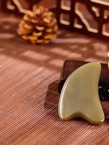 牛角脸部刮痧板面部刮脸板提拉去皱肩颈部全身通用美容瘦脸拔筋棒Papan Burung Murai Muka Tanduk Papan Pengikis Muka Kedutan Angkat Bahu dan Leher Seluruh Badan Universal Kecantikan Pelangsingan Muka Menarik Stick