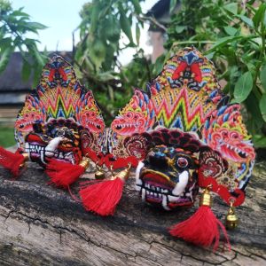 Miniiatur barongan kucingan bahan resin