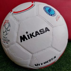 BOLA SEPAK MIKASA VOLARE / BOLA SEPAK PRES SIZE 5 / BOLA SEPAK MIKASA PRES BAGUS