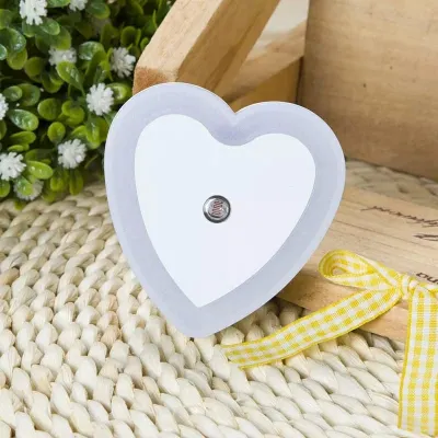Đèn Ngủ LED Hình Trái Tim Cảm Biến Ánh Sáng Tự Động Tắt Mở Thông Minh - Bóng Đèn Ngủ Đèn Ngủ Cảm Biến Đèn Led Trang Trí Decor Phòng Ngủ Phích Cắm Dẹt Tiện Lợi