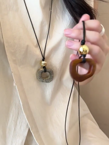 Phong cách vòng Tribal Mặt dây chuyền dây chuyền Áo len dài nhựa và nylon dây Kết cấu hoàn hảo cho trẻ trung trendsetters