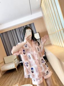 COD  ชุดนอนผ้าไหมน้ำแข็งผู้หญิงฤดูร้อนแขนสั้นแบบบางน่ารักการ์ตูน V ชุดใส่ในบ้านผ้าไหมคอปก  Sem