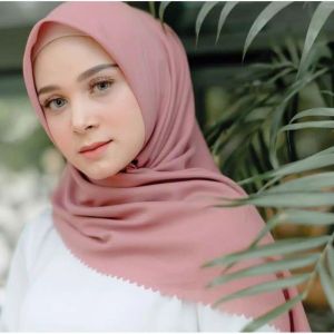 AMIIRAH SHOP96 HIJAB SEGIEMPAT PAYET BANDO MUTIARA/HIJAB SEGI EMPAT BELLA BANDO