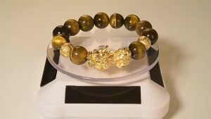 【Ship in 24H】Tiger Eye Pixiu Bracelet 貔貅手鏈 虎眼石貔貅招财手链 单圈圆珠手串 男女情侣新年手链礼物(10-12mm)