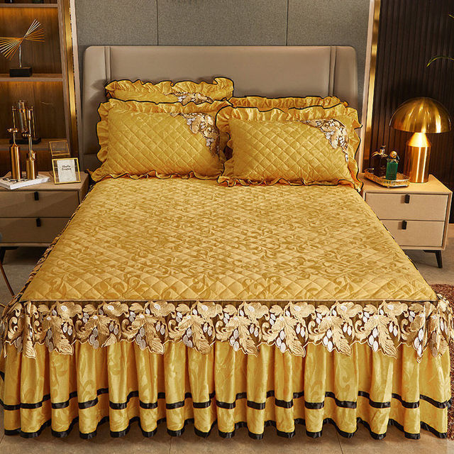 Luxury Golden Winter Bedspread On The Bed Thick Home Bed SkirtStyle