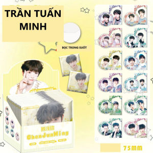 TF4 Hộp 10 huy hiệu phủ kim tuyến phủ nhũ + 10 bọc bảo vệ + 10 tấm card trong in hình TF Tứ Đại có thành viên
