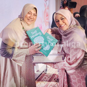 Buku Self Healing karya dr. Aisah Dahlan Cht. CM.NLP