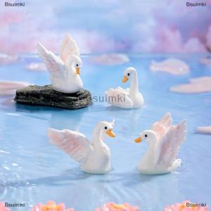 [COD] Bsuimki ตุ๊กตาเรซินรูปหงส์ห่านน่ารักการ์ตูนตุ๊กตาขนาดเล็กประดับรถยนต์งานฝีมือสร้างสรรค์แบบทำมืออุปกรณ์ตกแต่งบ้านของขวัญ