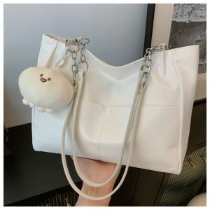 MOUSSON ใหม่แฟชั่นแฟชั่นดีไซน์สายโซ่สะพายไหล่เดียวกระเป๋ารักแร้กระเป๋าโท้ทสีทึบสไตล์เรียบง่ายสไตล์ตะวันตก