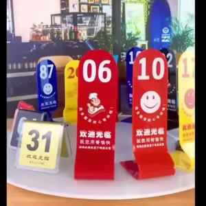 [ ป้ายหมายเลขโต๊ะดิจิตอลอะคริลิคสองด้าน ป้ายหมายเลขโต๊ะร้านอาหาร ป้ายหมายเลขแบบกำหนดเอง ป้ายโต๊ะการ์ด