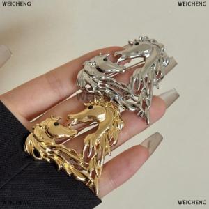 [COD] WEICHENG Retro Metal Heart-shaped Double Horse Diamond Studded Brooch Versatile Animal Lapel Pins Clothing Corsage Jewelry Accessories