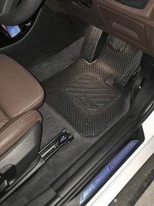 พรมปูพื้นรถยนต์ BMW X1 F48 กระดุมเม็ดเล็ก แบบรีดขอบ สีดำ (5ชิ้น)