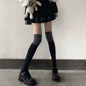 🔥One shoes🔥ถุงเท้า JK ญี่ปุ่นสำหรับผู้หญิง ถุงเท้าน่องหนาบล็อคสีในฤดูร้อน การต่อสีดำและสีเทา ถุงเท้านักเรียนเหนือเข่าสุดอินเทรนด์ หวานและจับคู่ได้ง่าย