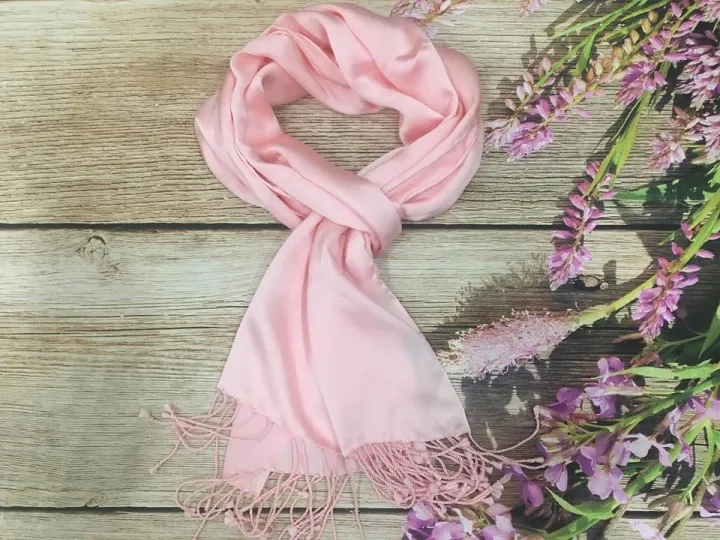 Kh%C4%83n%20L%E1%BB%A5a%20T%C6%A1%20T%E1%BA%B1m%20SenSilk%20Luxury%20H%E1%BB%93ng%20-%20Image%204