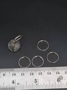 คริสตัลห้อยประดับ สถานที่ คริสตัลห้อยประดับโคมไฟ เม็ดคริสตัลแท้ ใส สามารถนำไปประกอบเป็นชิ้นส่วนต่างๆและใช้ประดับตกแต่ง