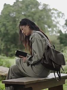 Ba lô da cừu thuộc thảo mộc Qiu Zhi dòng Messenger da thật dung tích lớn dùng đi làm đi học đi chơi. 2026 Mẫu Mới