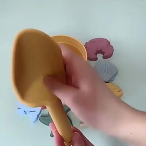 LZD  Hot Sale for Children 8 Set of Beach Toys   Sand Digging Series Hand Bucket   Multiple Models Silicone Beach Toy Set